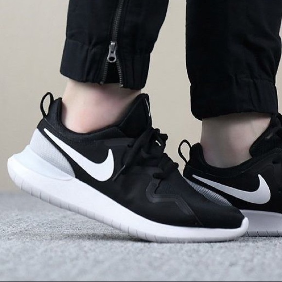 nike tessen black sneakers